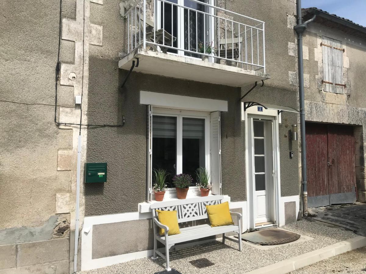 Vila Le Petit Maison Montembœuf Exteriér fotografie